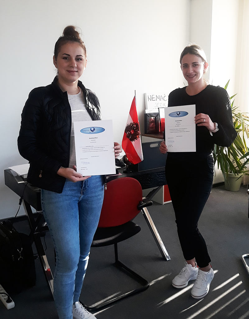 Sprachschülerinnen mit Zertifikat in Salzburg